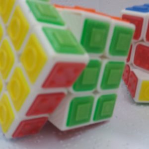Cubo mágico Rubik con relieve